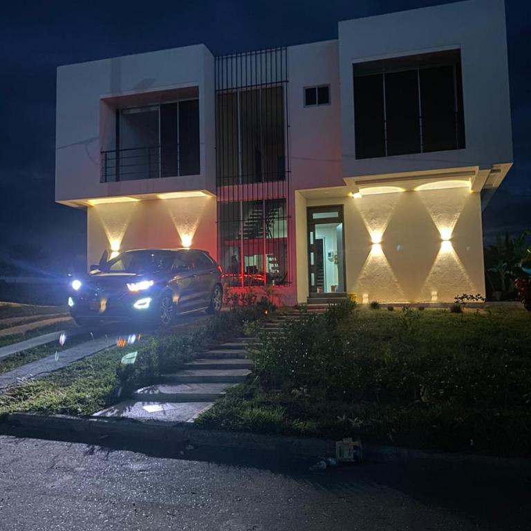 Casa en Condominio Carmen de Apicala - Casa de 4 dormitorios - 3