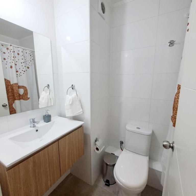 Comodo Dpto. 4to piso - 2P/2B Excelente Conectividad/Buen Sector - Brisas Del Sol - Apartamento de 2 dormitorios - 4