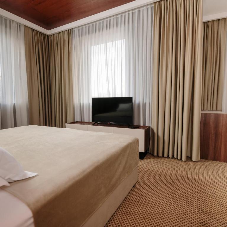 Hotel Slavija Lux - Superior Apartman - 4
