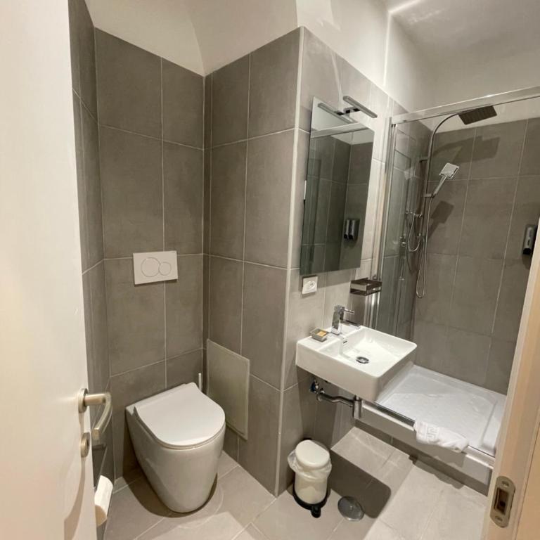 The Room 15 - Suite - 8