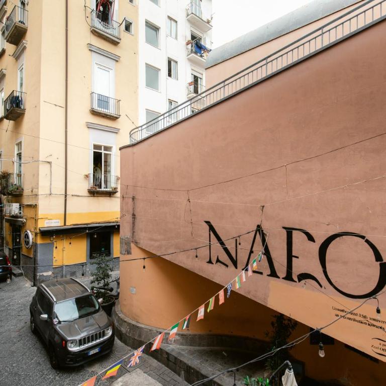 Calaba Chiaia - Appartamento con 2 Camere da Letto - 30