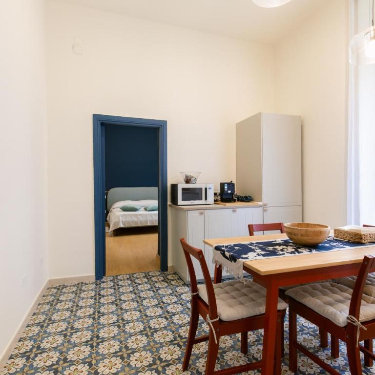 Calaba Chiaia - Appartamento con 2 Camere da Letto - 48