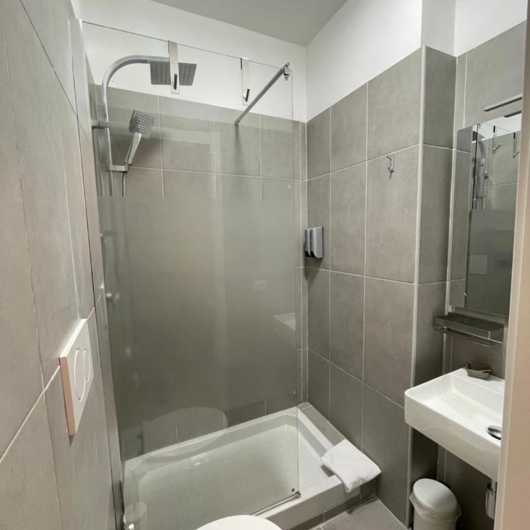 The Room 15 - Camera Singola con Bagno Privato - 1