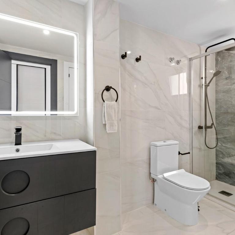 Apartamento Baltico, 50m to Los Locos Beach - Three-Bedroom Apartment - 9