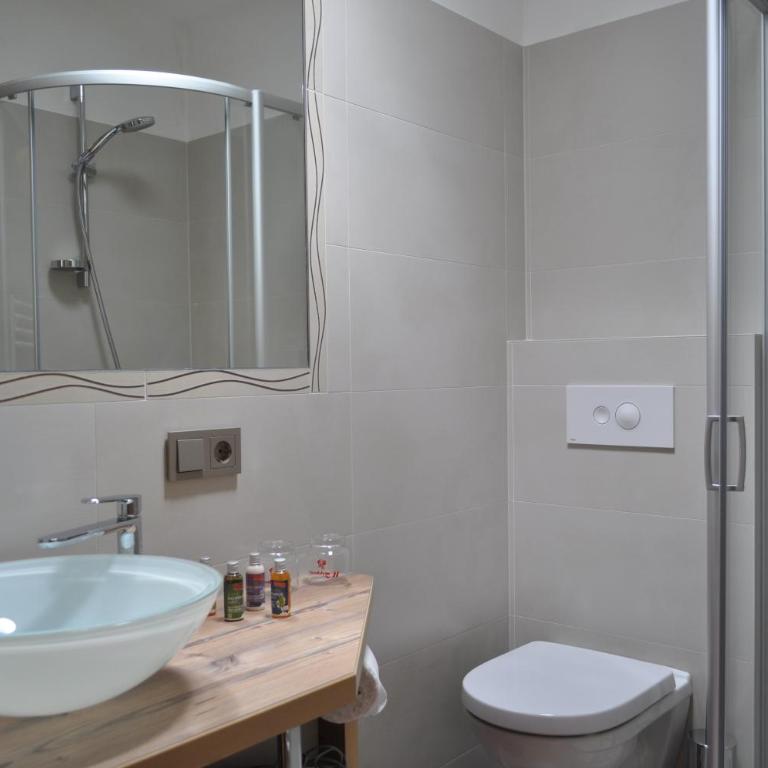 B&B - Apartments Sunnwies - Apartment mit 2 Schlafzimmern (4 Erwachsene) mit Balkon - Neubau - 4