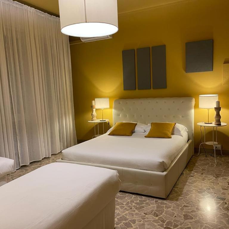 Central Suite Bed&Breakfast - Camera Quadrupla con Doccia - 3