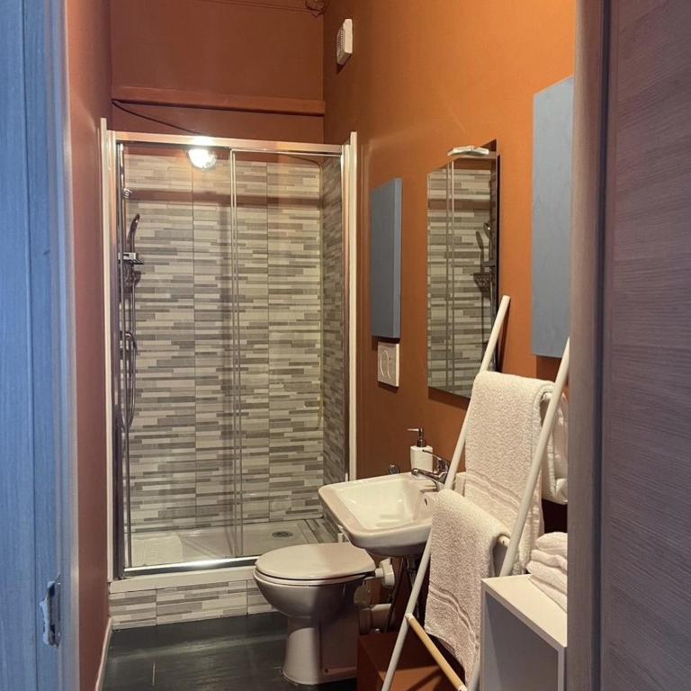Central Suite Bed&Breakfast - Camera Quadrupla con Doccia - 1