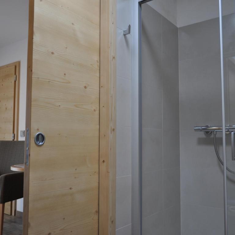 B&B - Apartments Sunnwies - Apartment mit 2 Schlafzimmern (4 Erwachsene) mit Balkon - Neubau - 17