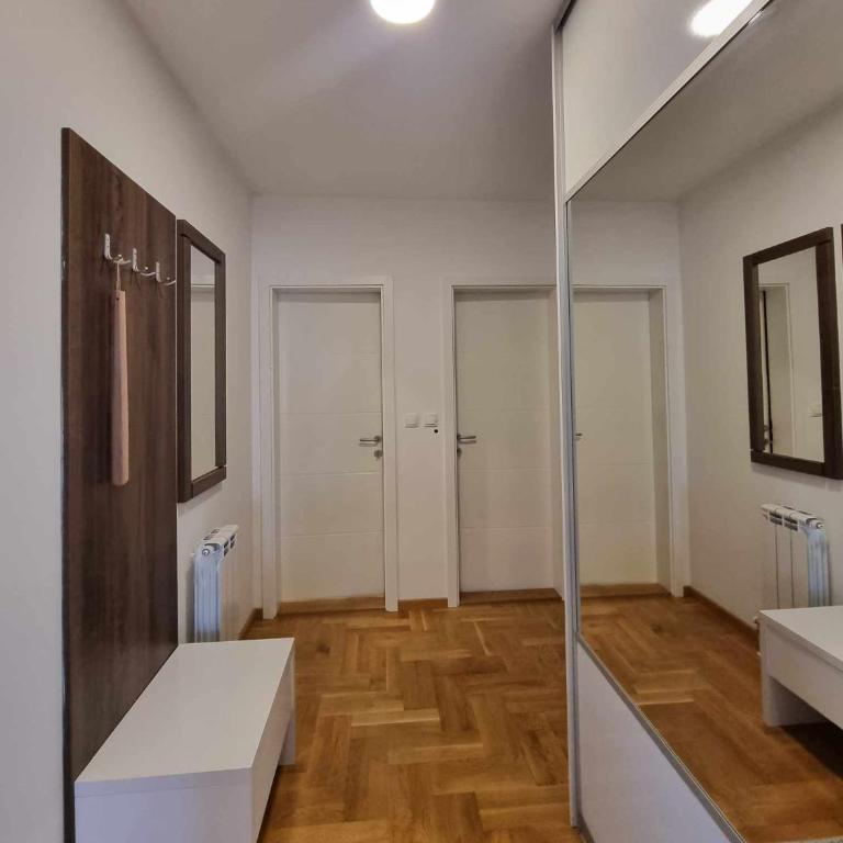Apartman Tesla Pale - Two-Bedroom Apartment - 8