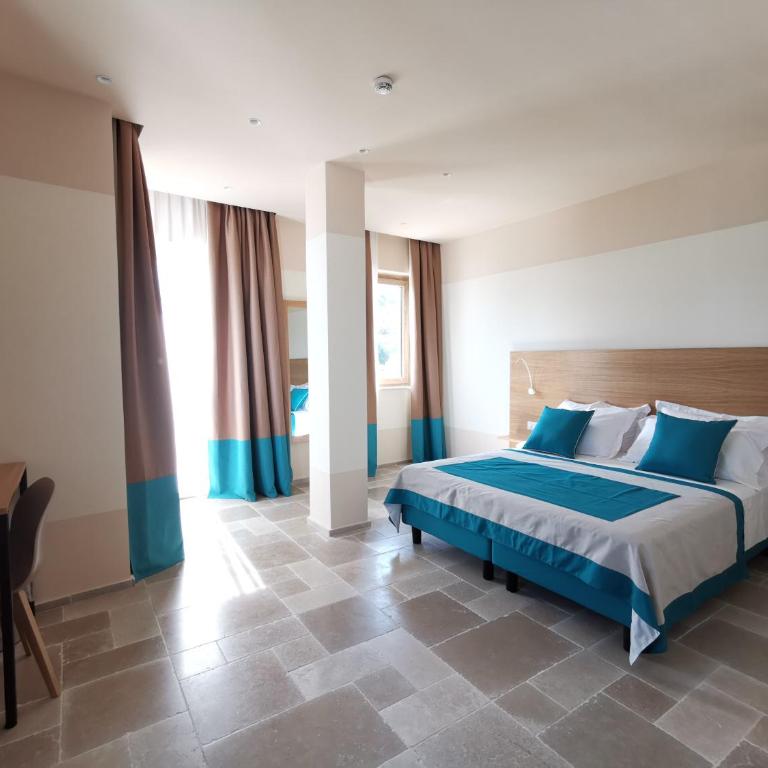Maison Montechiaro - Quadruple Room with Sea View - 6