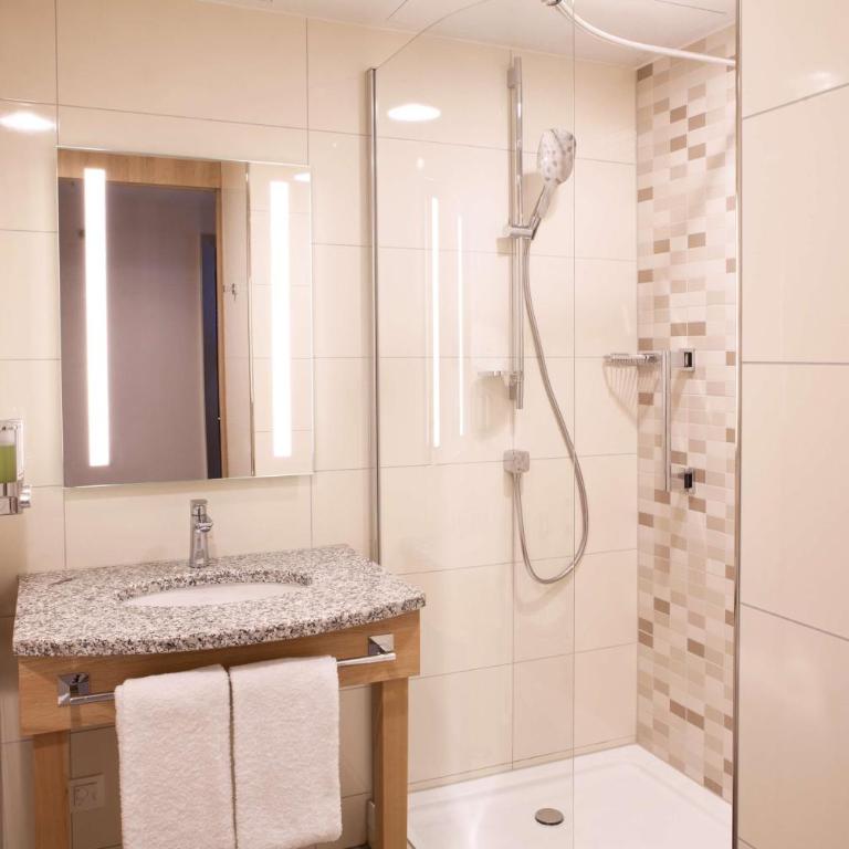 Hampton By Hilton Munich City Center East - Zimmer mit Kingsize-Bett - 3