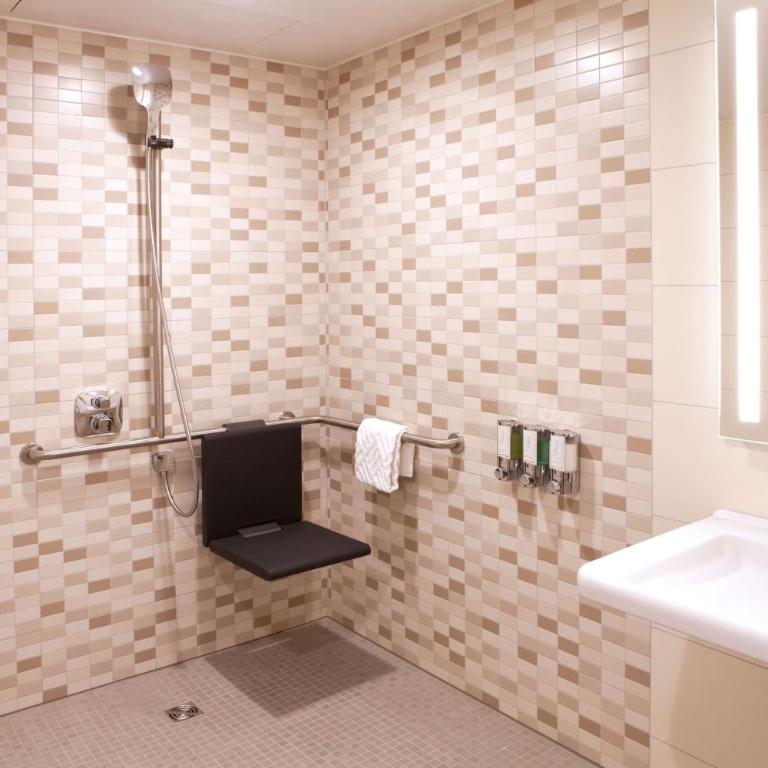 Hampton By Hilton Munich City Center East - Zimmer mit Queensize-Bett – barrierefrei - 5