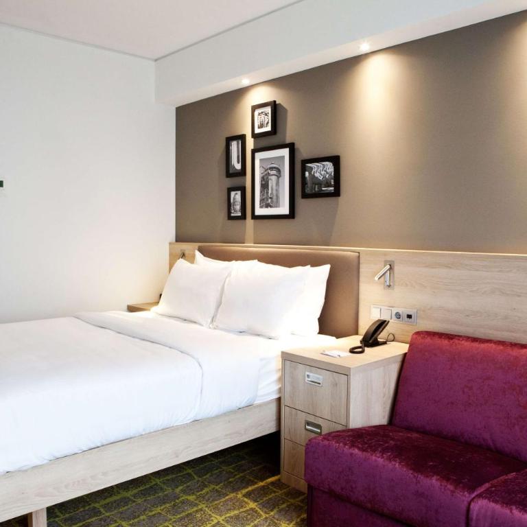 Hampton By Hilton Munich City Center East - Zimmer mit Queensize-Bett und Schlafsofa - 2