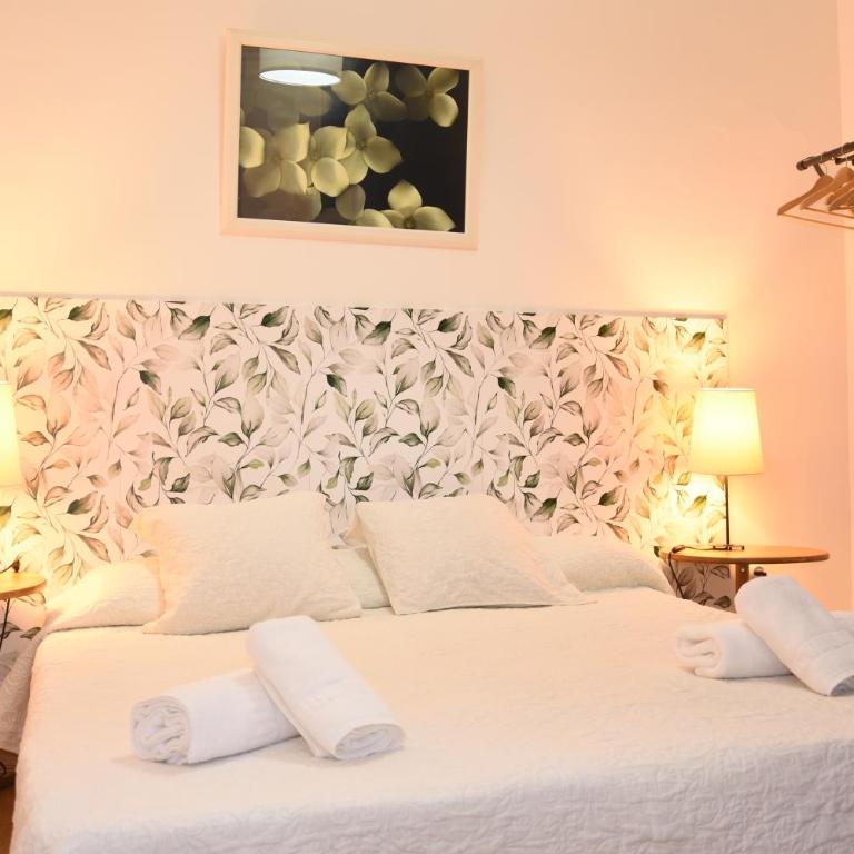 Ally's Bed&Breakfast, - Double Room with Shower - 3