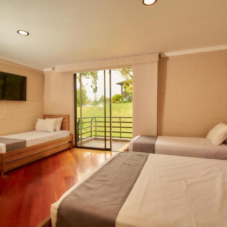 Kokumi by Bernalo Hotels - Habitación Familiar con balcón - 6