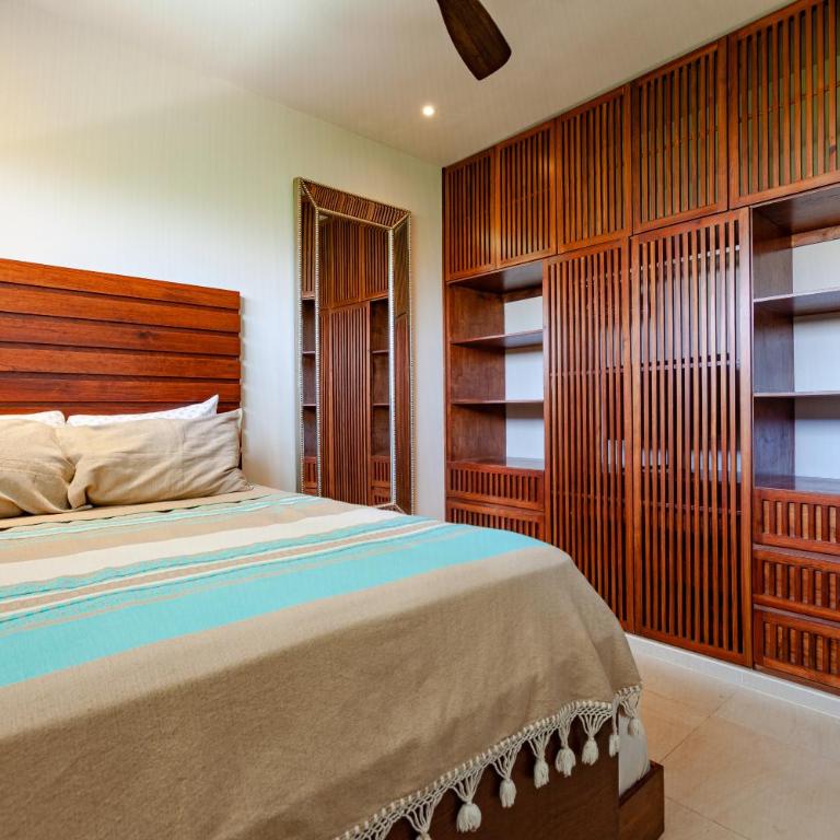 Casa LaMar 10 min Beach WIFI 300 MB2Gyms6Pools - Three-Bedroom Apartment - 21