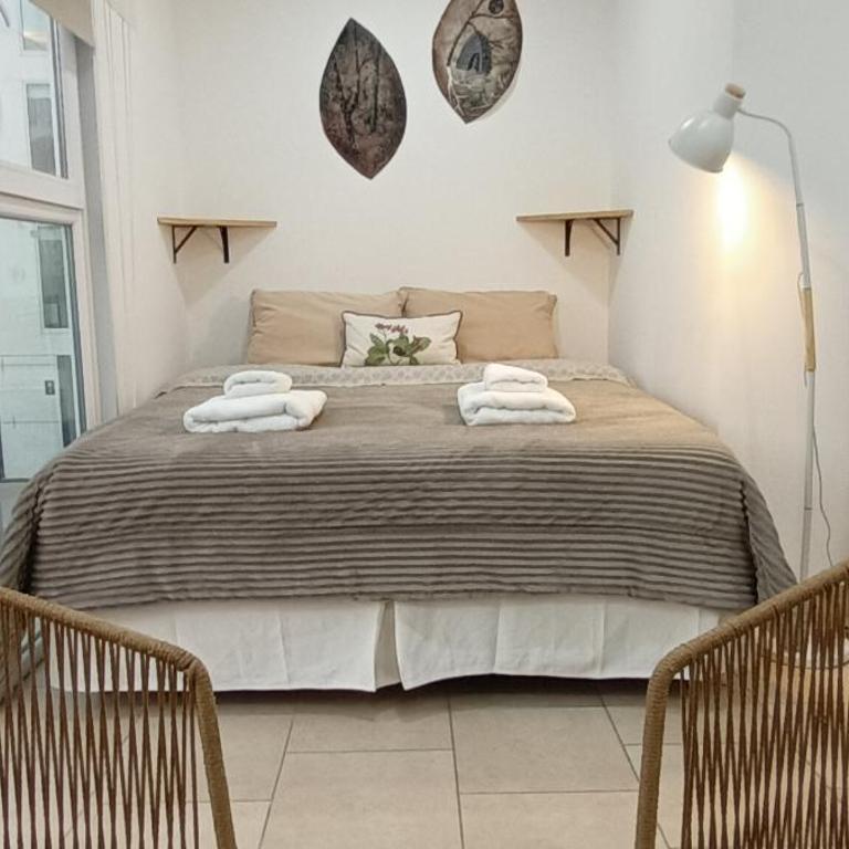 Violeta Amarilla - Estudio con 1 cama grande - 2