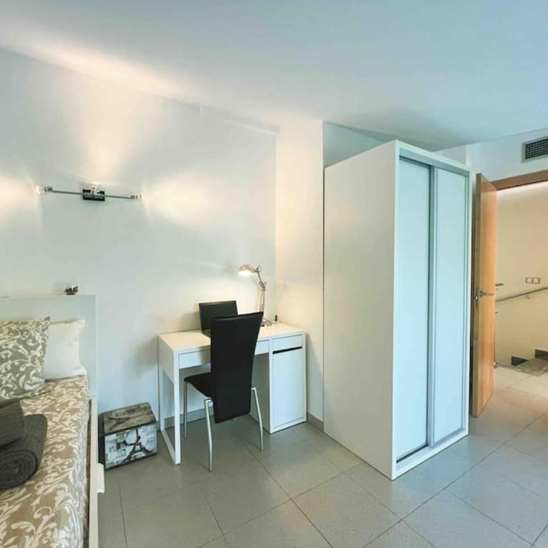 Duplex Piscina y Parking MasBlau Beach by Host&Joy - Appartamento con 3 Camere da Letto - 20