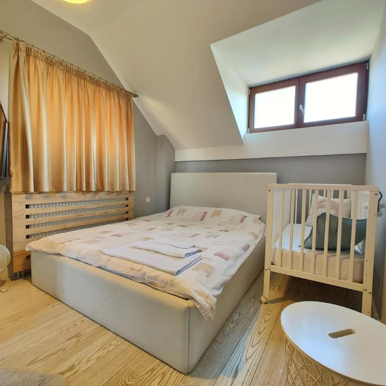 Queen Apartment Zlatibor 1000 - Three-Bedroom Apartment - 24
