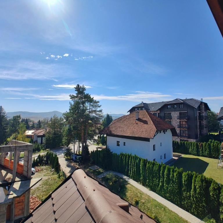 Queen Apartment Zlatibor 1000 - Three-Bedroom Apartment - 40