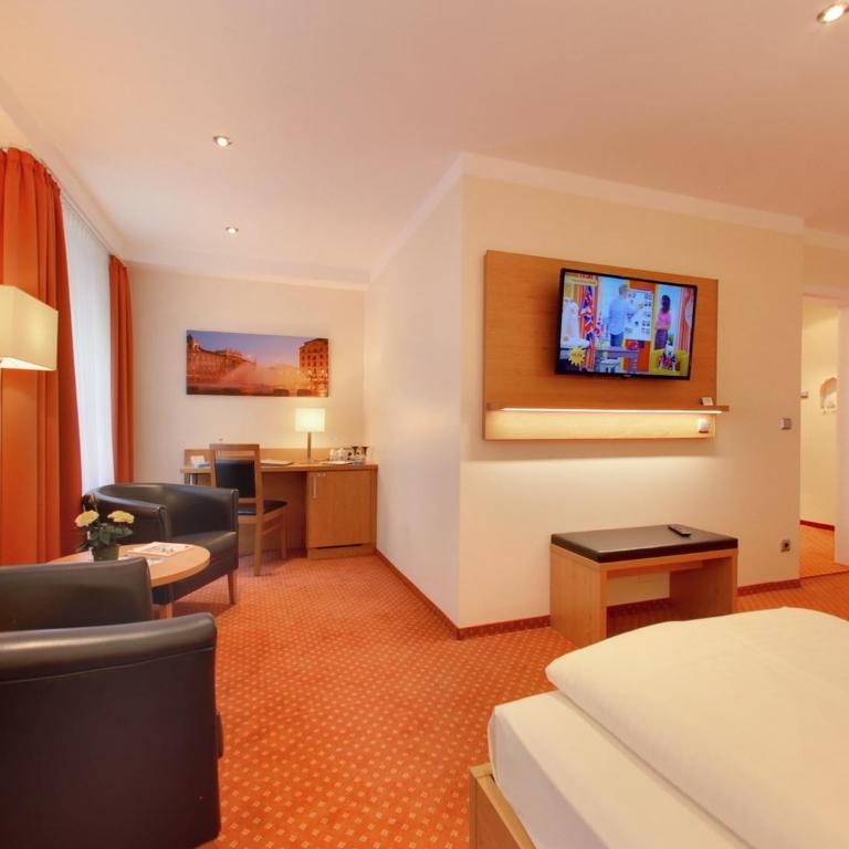 Hotel Kriemhild am Hirschgarten - Deluxe Suite mit Whirlpool-Badewanne - 1