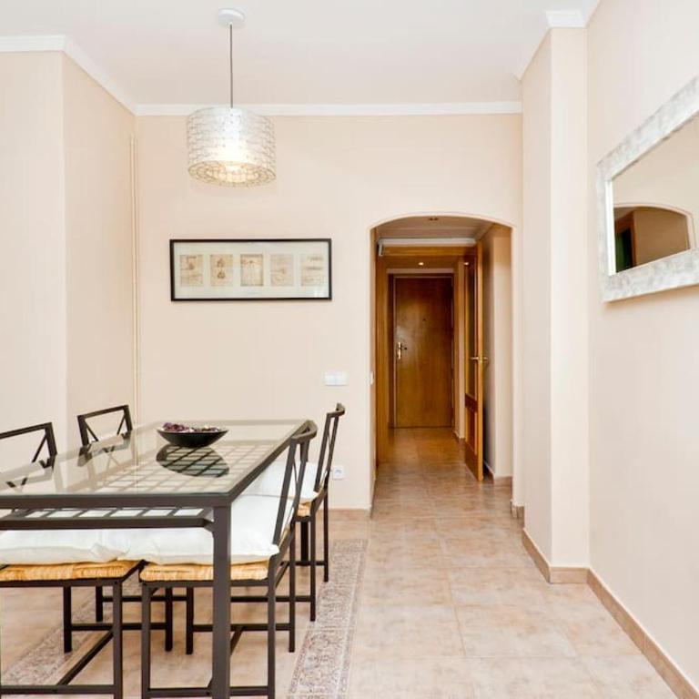 Glorias:Sagrada Familia 15 minutos - Playa 20 minutos - Three-Bedroom Apartment - 2