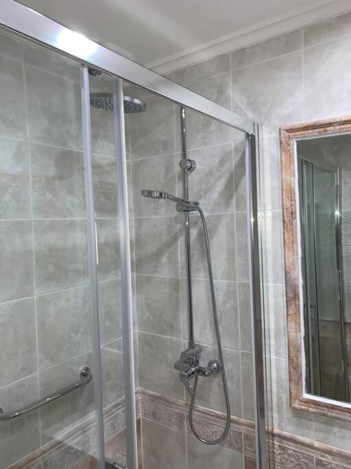Glorias:Sagrada Familia 15 minutos - Playa 20 minutos - Three-Bedroom Apartment - 15