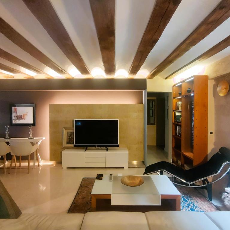 El Palacio de Argensola by Alogest - Two-Bedroom Apartment - 2