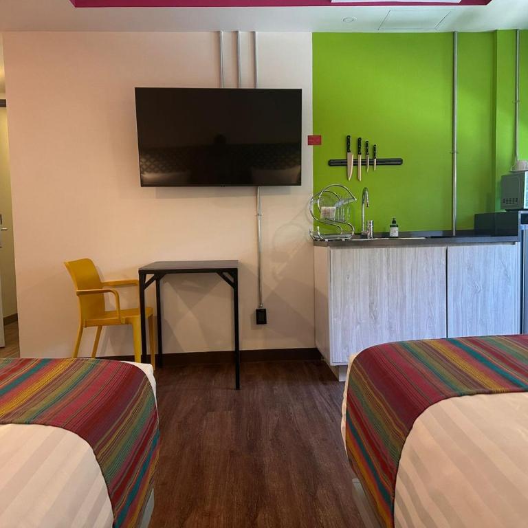 Hotel VIVE MX cuauhtémoc CDMX, Trademark by Wyndham - Family Suite with Two Twin Beds - Non-Smoking - 10