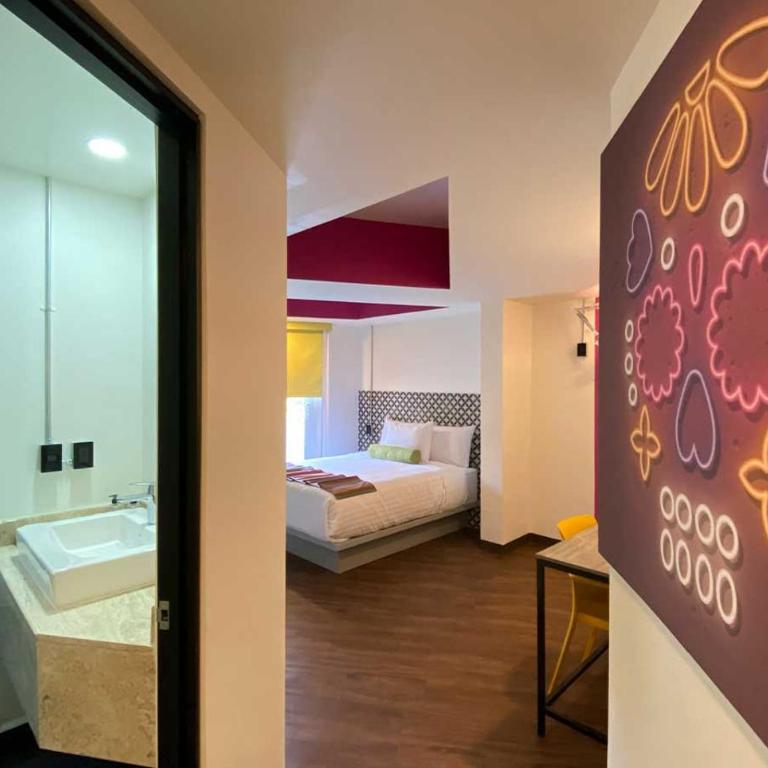 Hotel VIVE MX cuauhtémoc CDMX, Trademark by Wyndham - Queen Suite with Balcony - Non-Smoking - 12