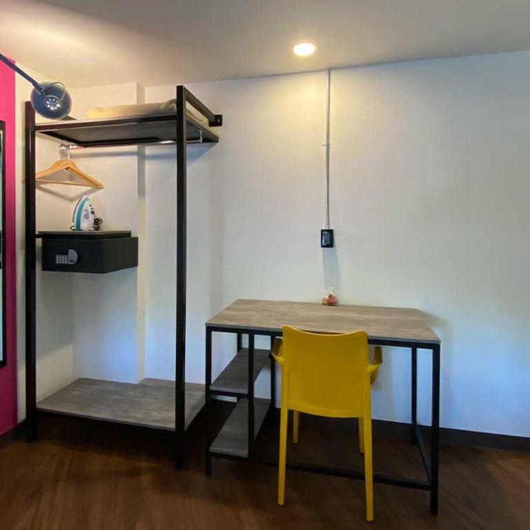 Hotel VIVE MX cuauhtémoc CDMX, Trademark by Wyndham - Queen Suite with Balcony - Non-Smoking - 10
