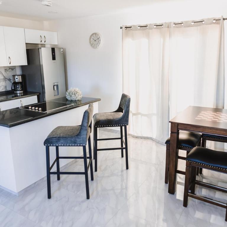 SilverWhite Condo - Apartamento de 1 dormitorio - 56