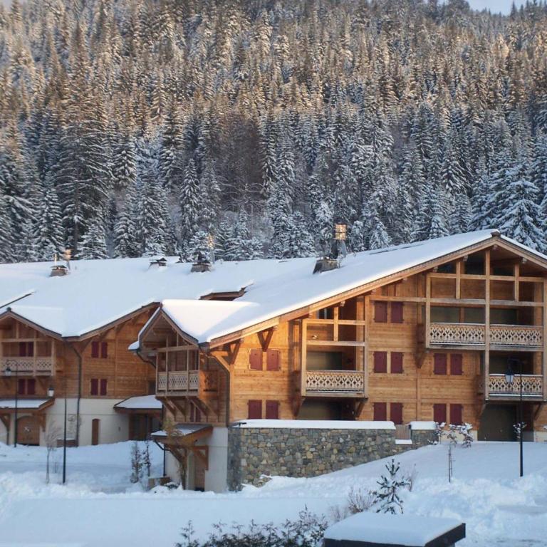 Appartement 3 chambres avec balcon, proche des pistes, parking, WiFi, TV avec Netflix et Amazon. - Appartamento con 3 Camere da Letto - 3