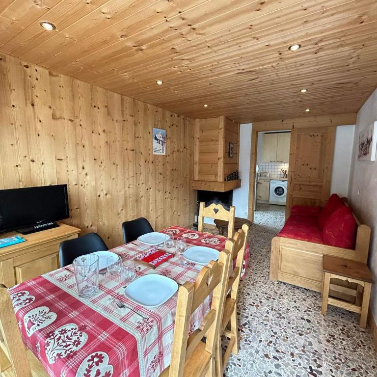 Appartement aux Gets - Terrasse, Cheminée, Proche Centre, Classé 2 Étoiles, 4 Pers. - FR-1-623-185 - Apartment - 2