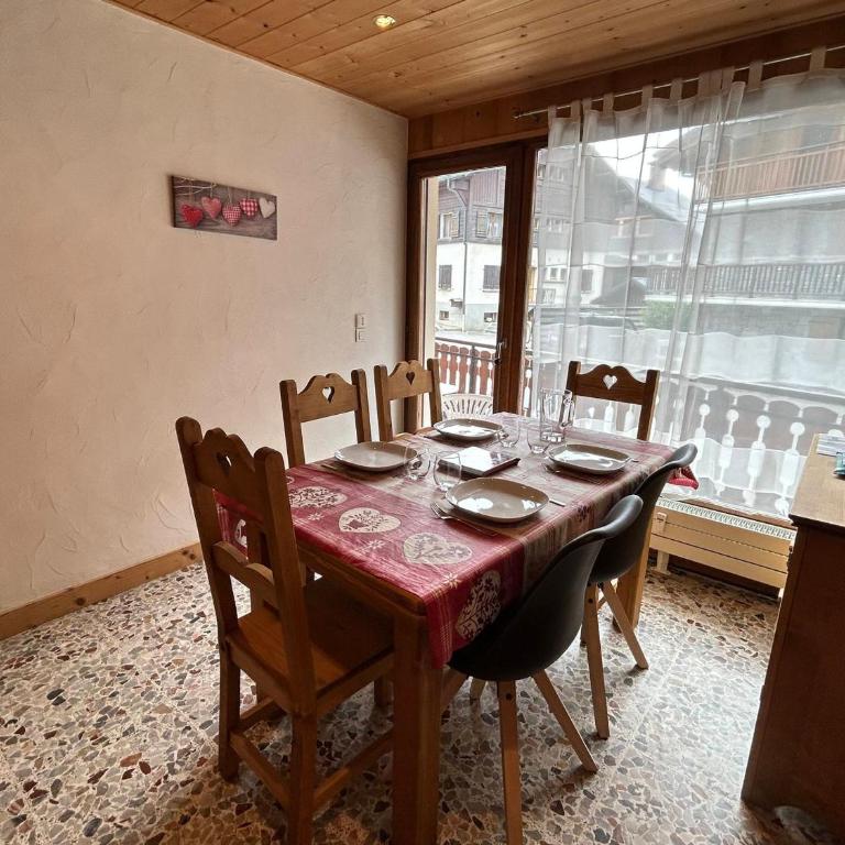 Appartement aux Gets - Terrasse, Cheminée, Proche Centre, Classé 2 Étoiles, 4 Pers. - FR-1-623-185 - Apartment - 3