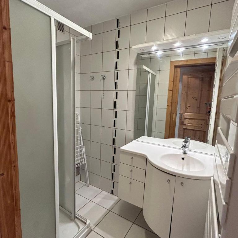 Appartement aux Gets - Terrasse, Cheminée, Proche Centre, Classé 2 Étoiles, 4 Pers. - FR-1-623-185 - Apartment - 8