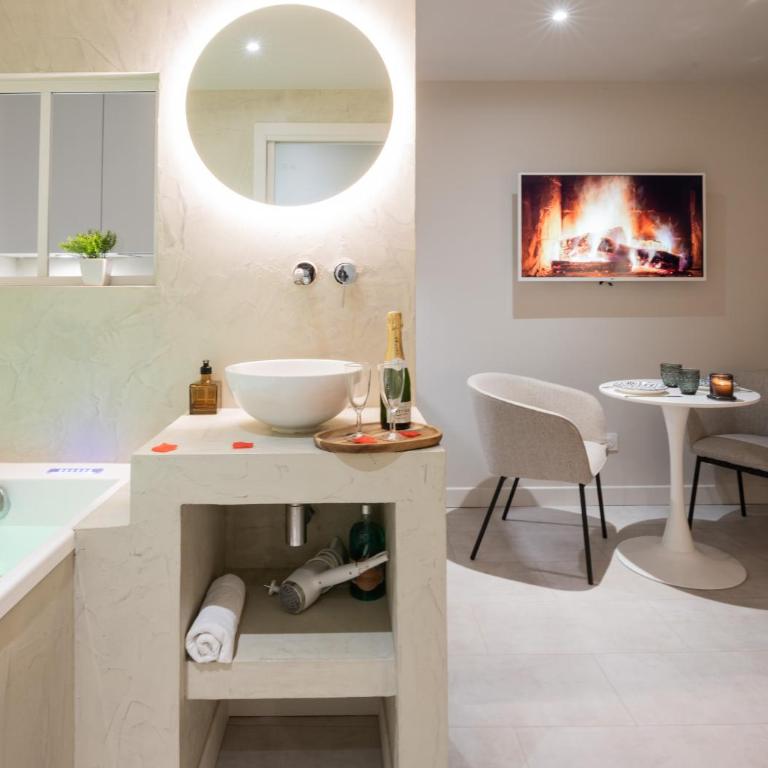 Loveroom Muse old town jacuzzi Annecy vieille ville - Deluxe Studio - 2