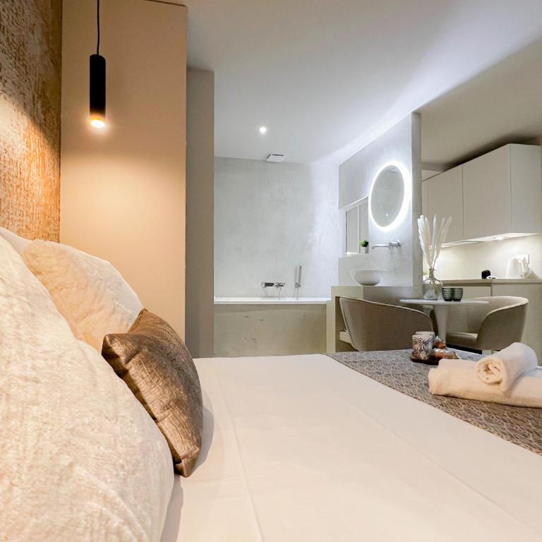 Loveroom Muse old town jacuzzi Annecy vieille ville - Deluxe Studio - 22