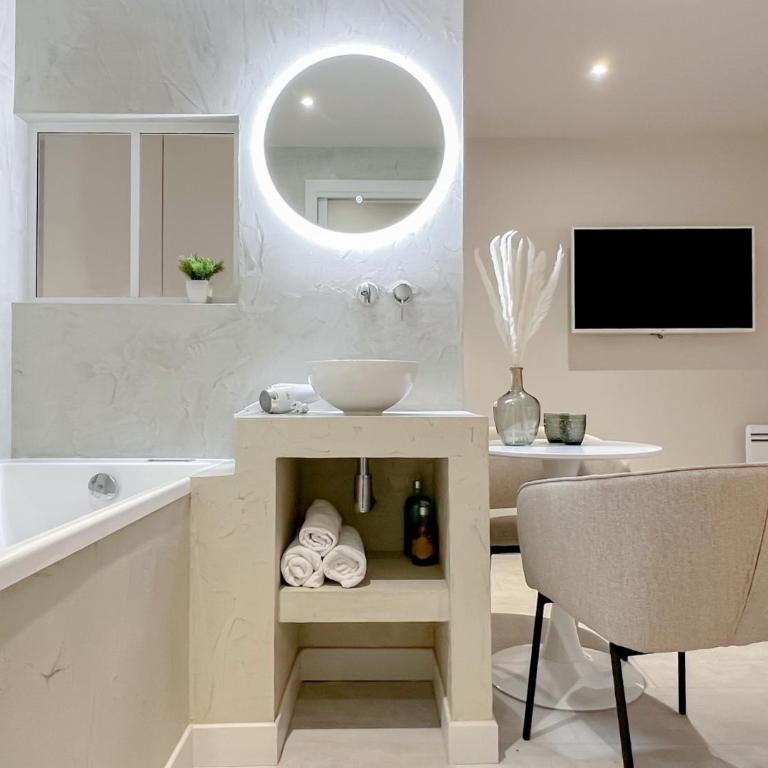 Loveroom Muse old town jacuzzi Annecy vieille ville - Deluxe Studio - 24