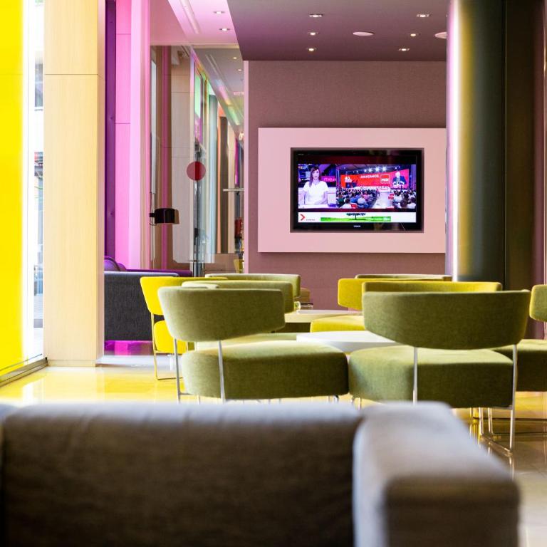 DoubleTree by Hilton Girona - Habitación con balcón - Cama extragrande - 5