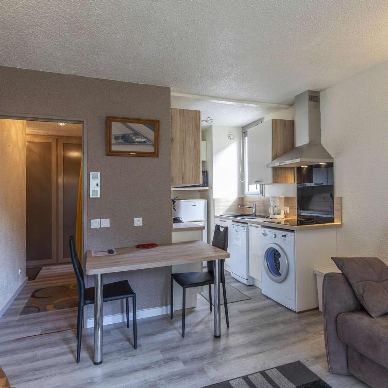 Studio cosy 4 pers. avec loggia, parking et équipement complet, à deux pas du centre de Cauterets - FR-1-401-78 - Studio - 1