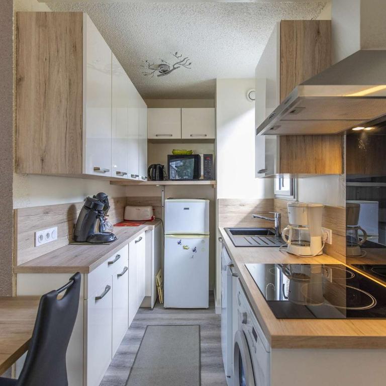 Studio cosy 4 pers. avec loggia, parking et équipement complet, à deux pas du centre de Cauterets - FR-1-401-78 - Studio - 13