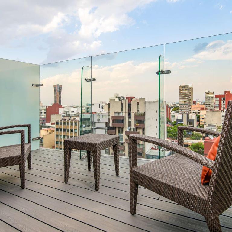 Hyatt Regency Mexico City Insurgentes WTC - Queen Room with Two Queen Beds with City View and Terrace - 3