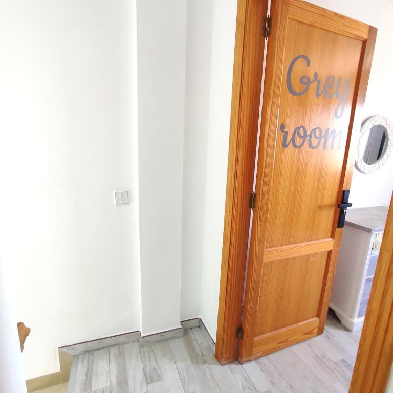 3 Private rooms - 3 habitaciones privadas shared duplex Gara with private pool - Queen Room with Spa Bath - 11