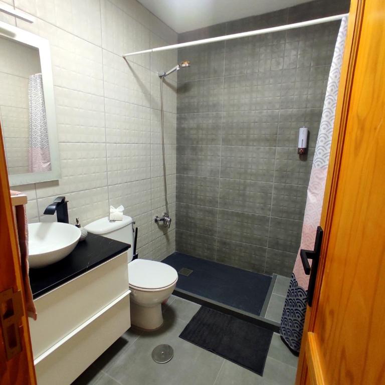 3 Private rooms - 3 habitaciones privadas shared duplex Gara with private pool - Double Room with Private Bathroom - 4