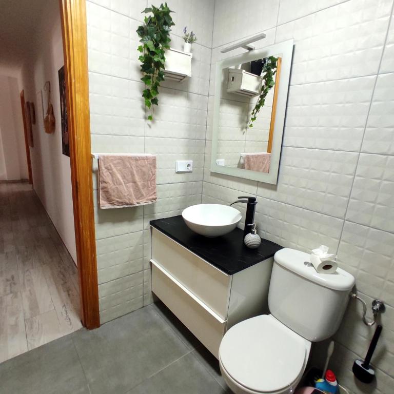 3 Private rooms - 3 habitaciones privadas shared duplex Gara with private pool - Double Room with Private Bathroom - 5