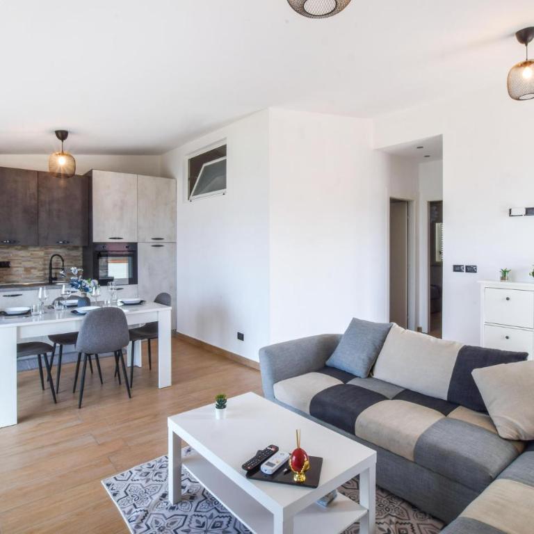 Nice Apartment In Reggio Calabria - Appartamento con 2 Camere da Letto - 8