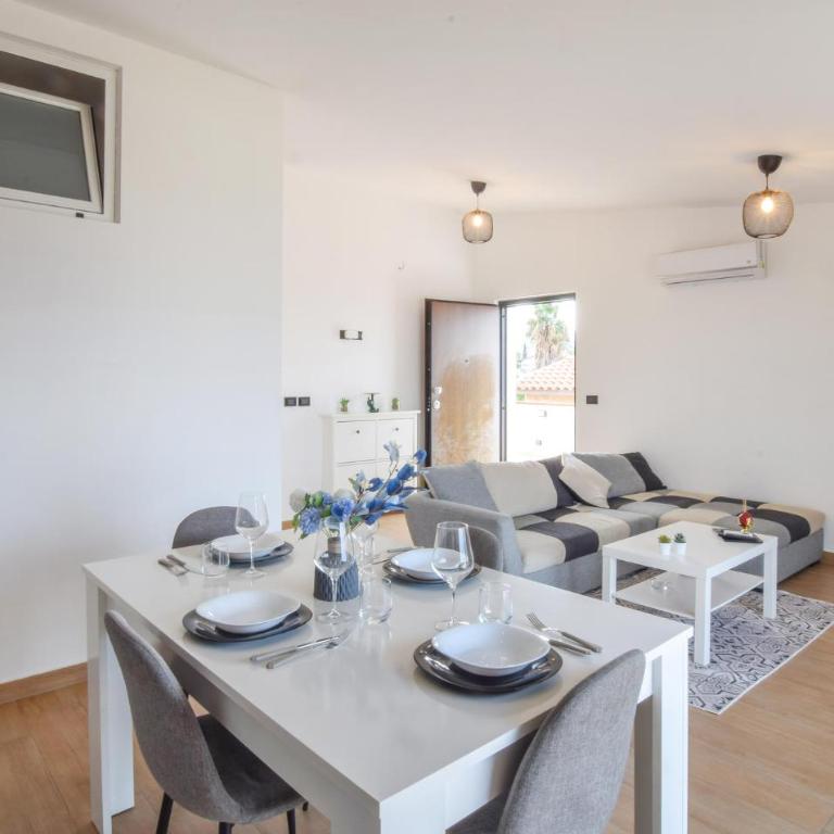 Nice Apartment In Reggio Calabria - Appartamento con 2 Camere da Letto - 7