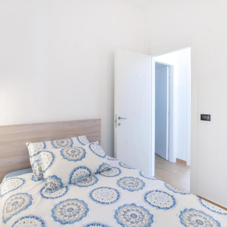 Nice Apartment In Reggio Calabria - Appartamento con 2 Camere da Letto - 11