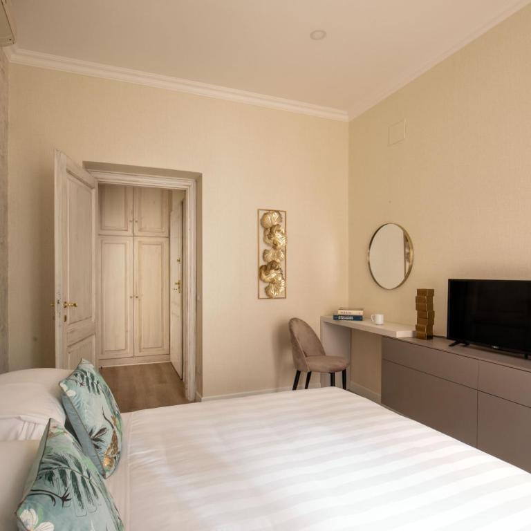 Condotti Boutique Hotel - Superior Apartment - Via Vittoria 50 - 13